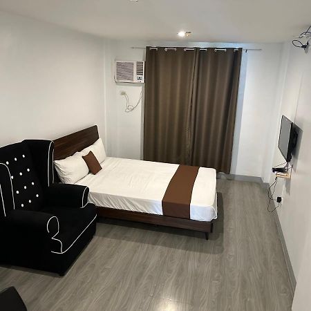 Aden Hotel Makati City Екстериор снимка
