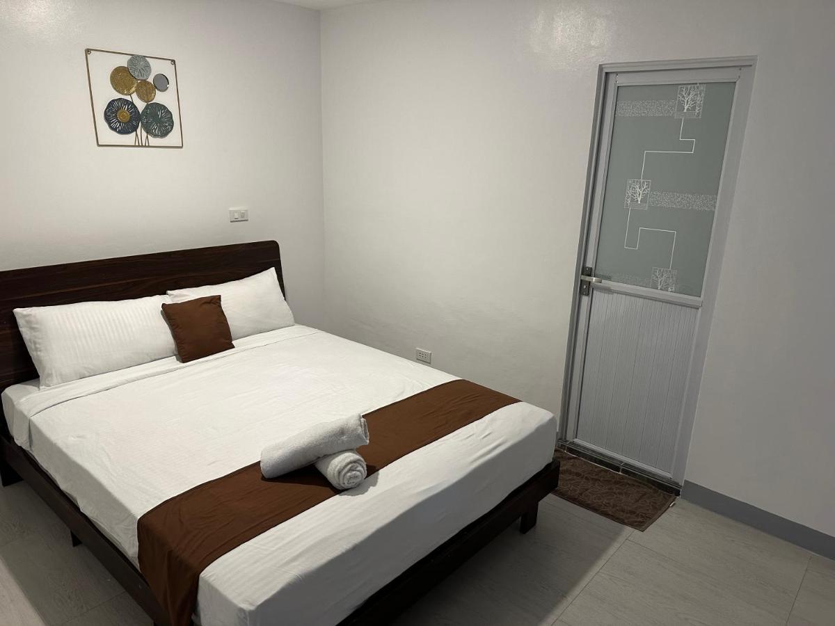 Aden Hotel Makati City Екстериор снимка