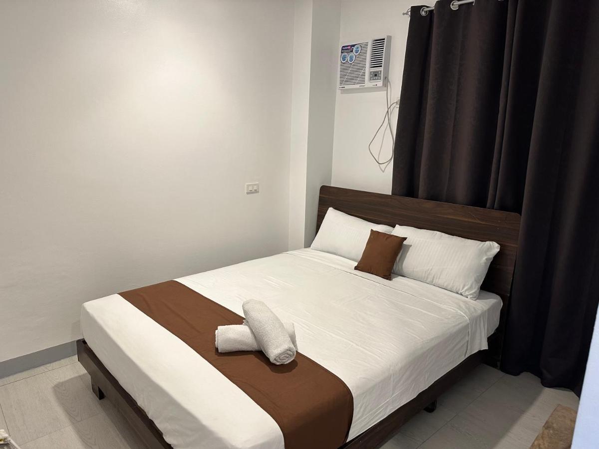 Aden Hotel Makati City Екстериор снимка