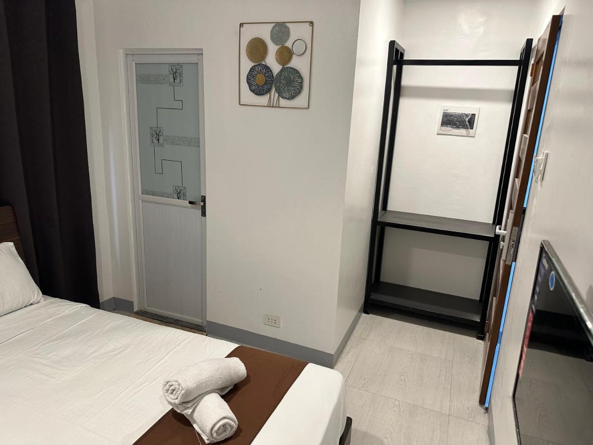 Aden Hotel Makati City Екстериор снимка