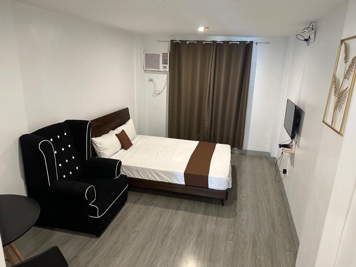 Aden Hotel Makati City Екстериор снимка