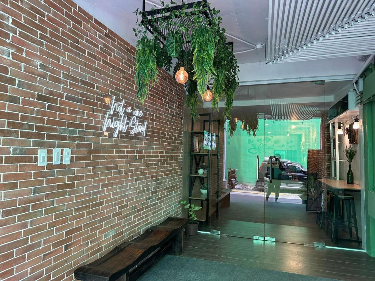 Aden Hotel Makati City Екстериор снимка