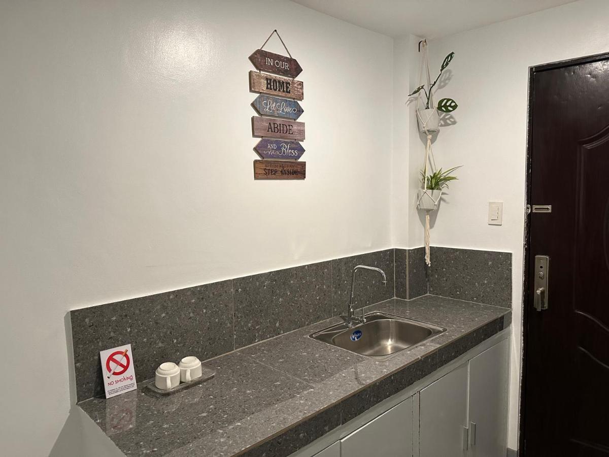Aden Hotel Makati City Екстериор снимка