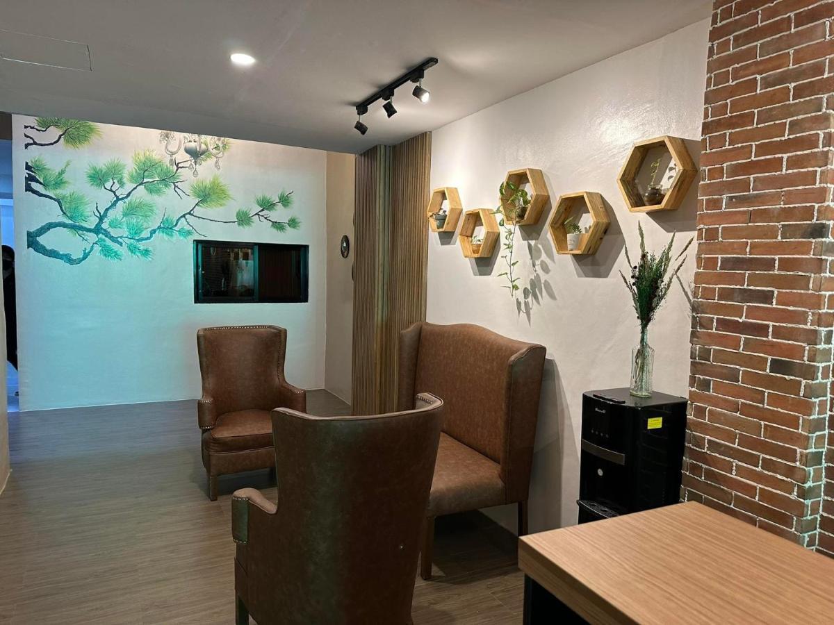 Aden Hotel Makati City Екстериор снимка