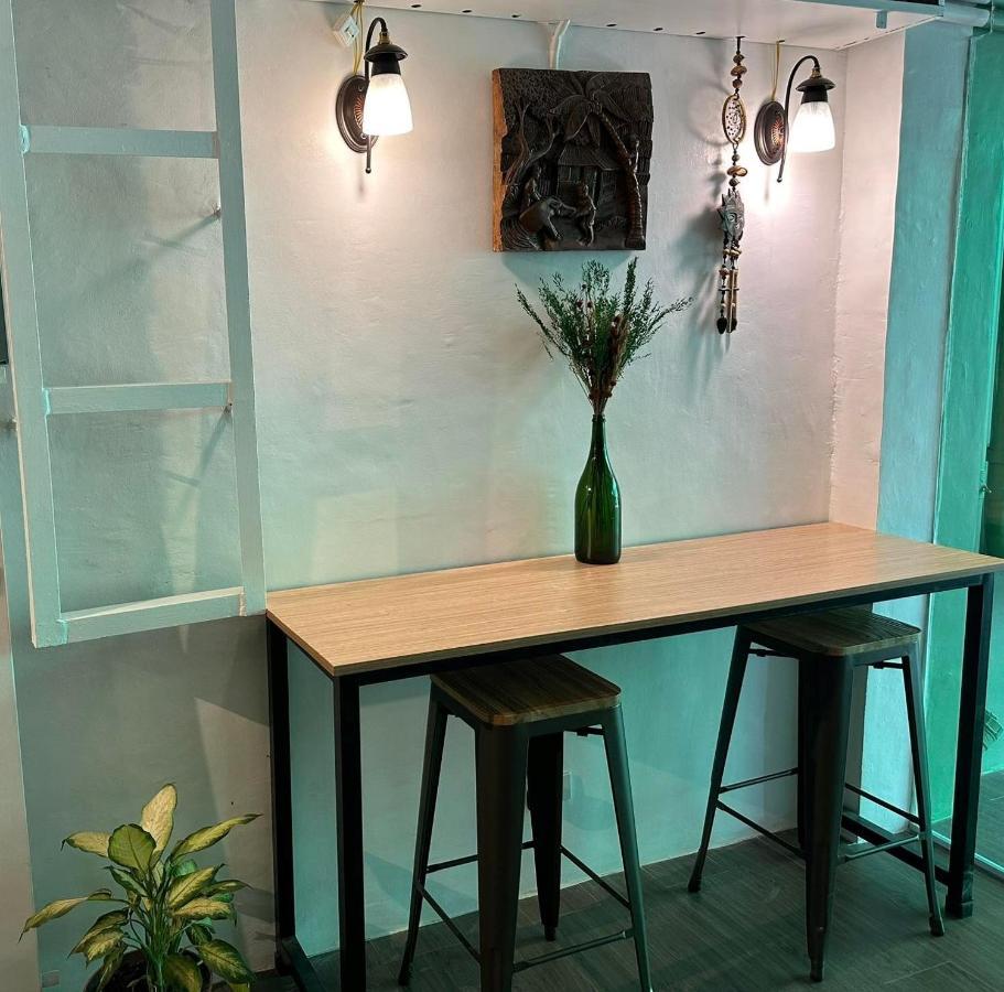 Aden Hotel Makati City Екстериор снимка