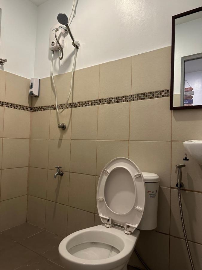 Aden Hotel Makati City Екстериор снимка