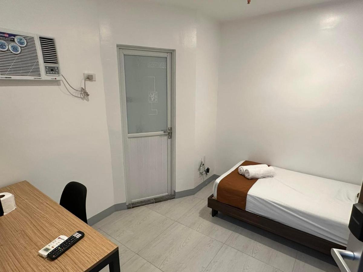 Aden Hotel Makati City Екстериор снимка