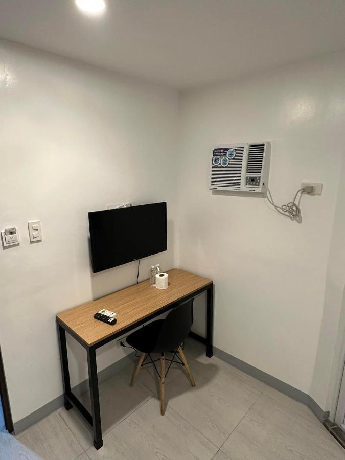 Aden Hotel Makati City Екстериор снимка